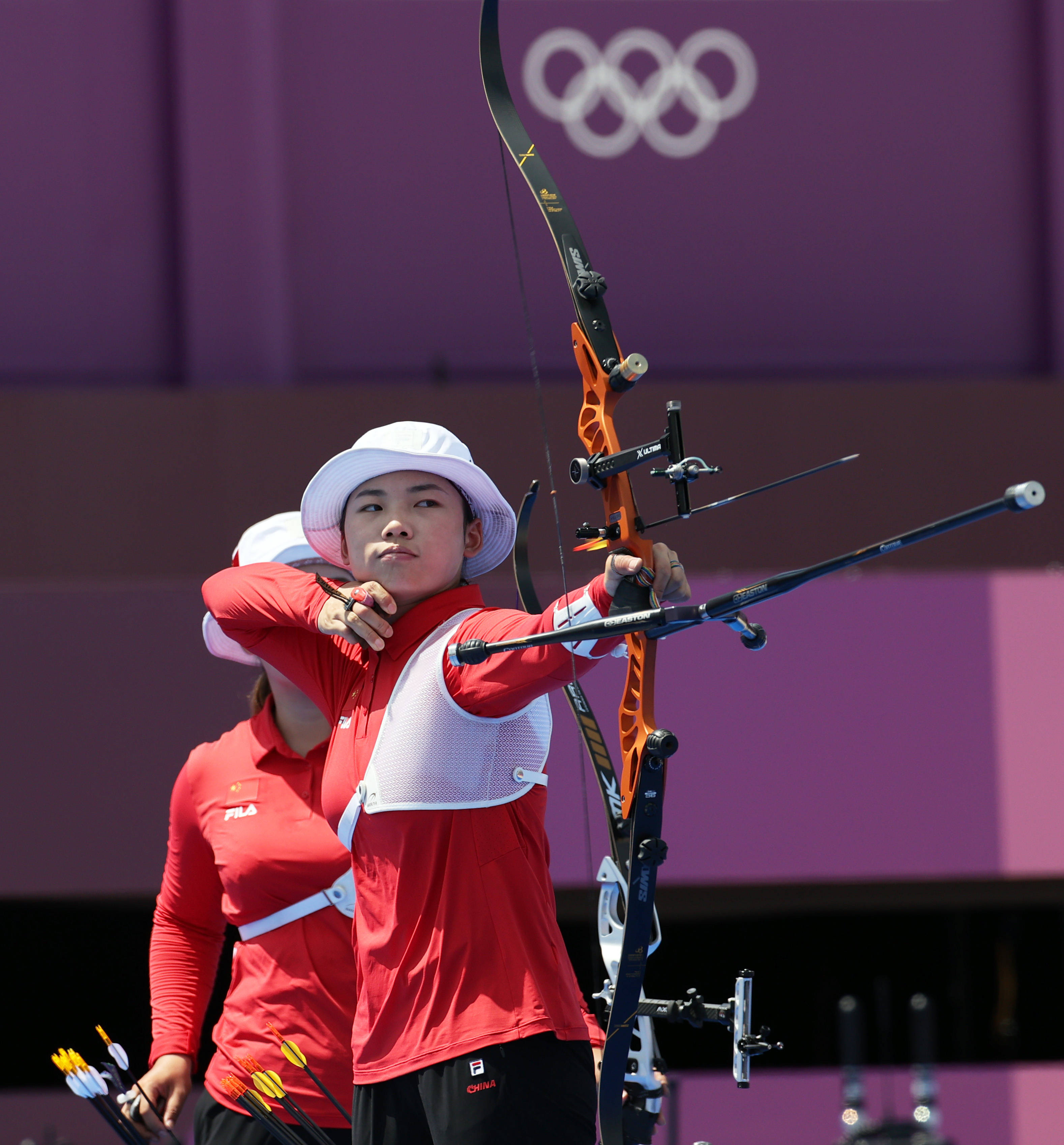 英国射箭选手勇夺女子团体赛金牌，稳定发挥